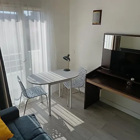 Zenitude - Avec Balcon En Hoteliere *