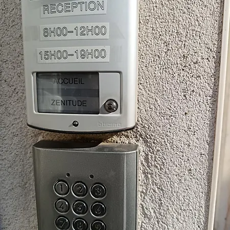 Aparthotel Zenitude - Avec Balcon En Hoteliere